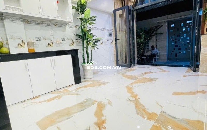 Hiếm Nhà Đẹp HXH 4m, 20m ra MT Nguyễn Hồng Đào P.14 Tân Bình, DTSD 100m2, 5tầng. Chỉ 5.2tỷ TL